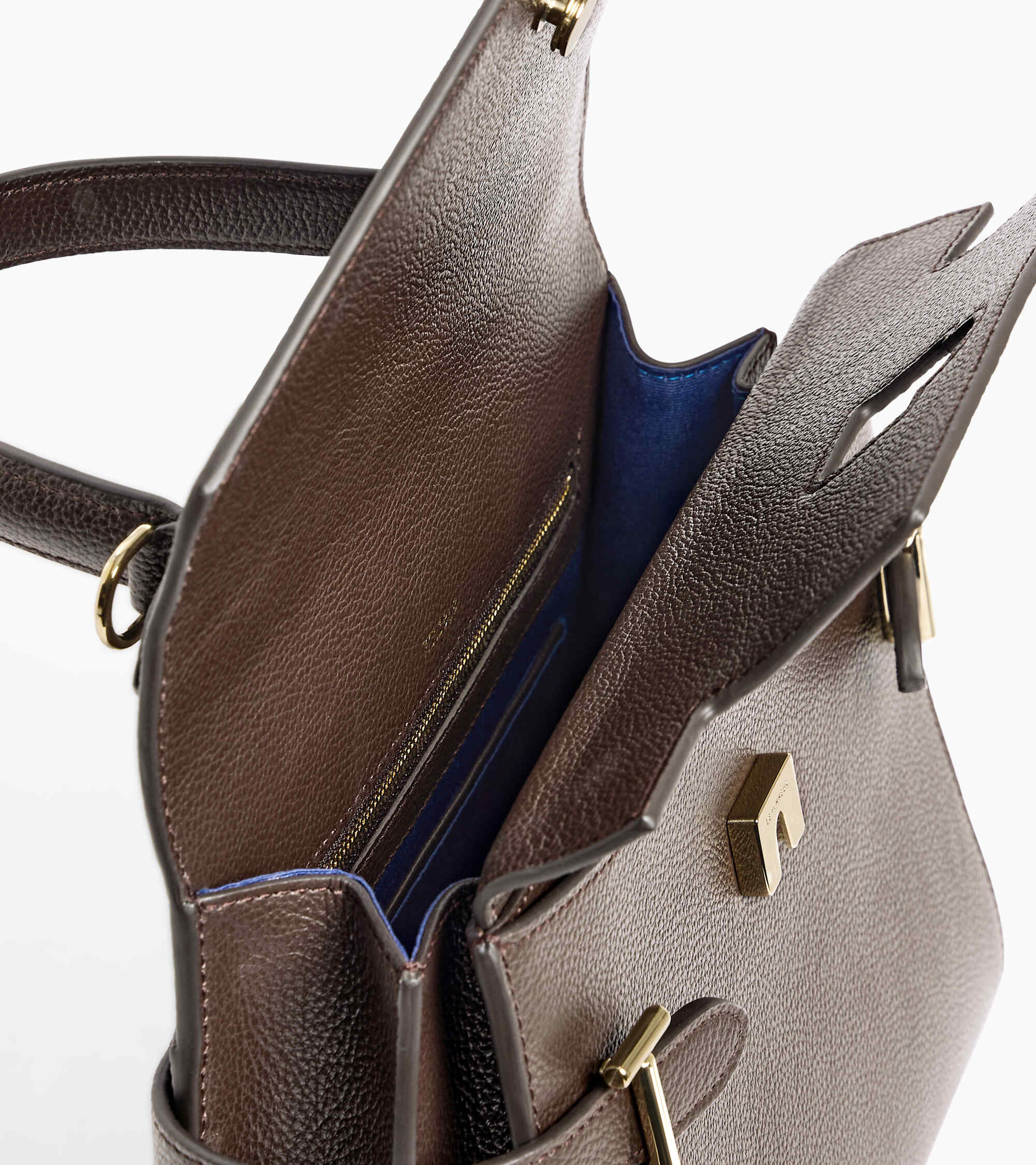 Mittelgroße Handtasche Emilie aus genarbtem Leder mit Doppelklappe