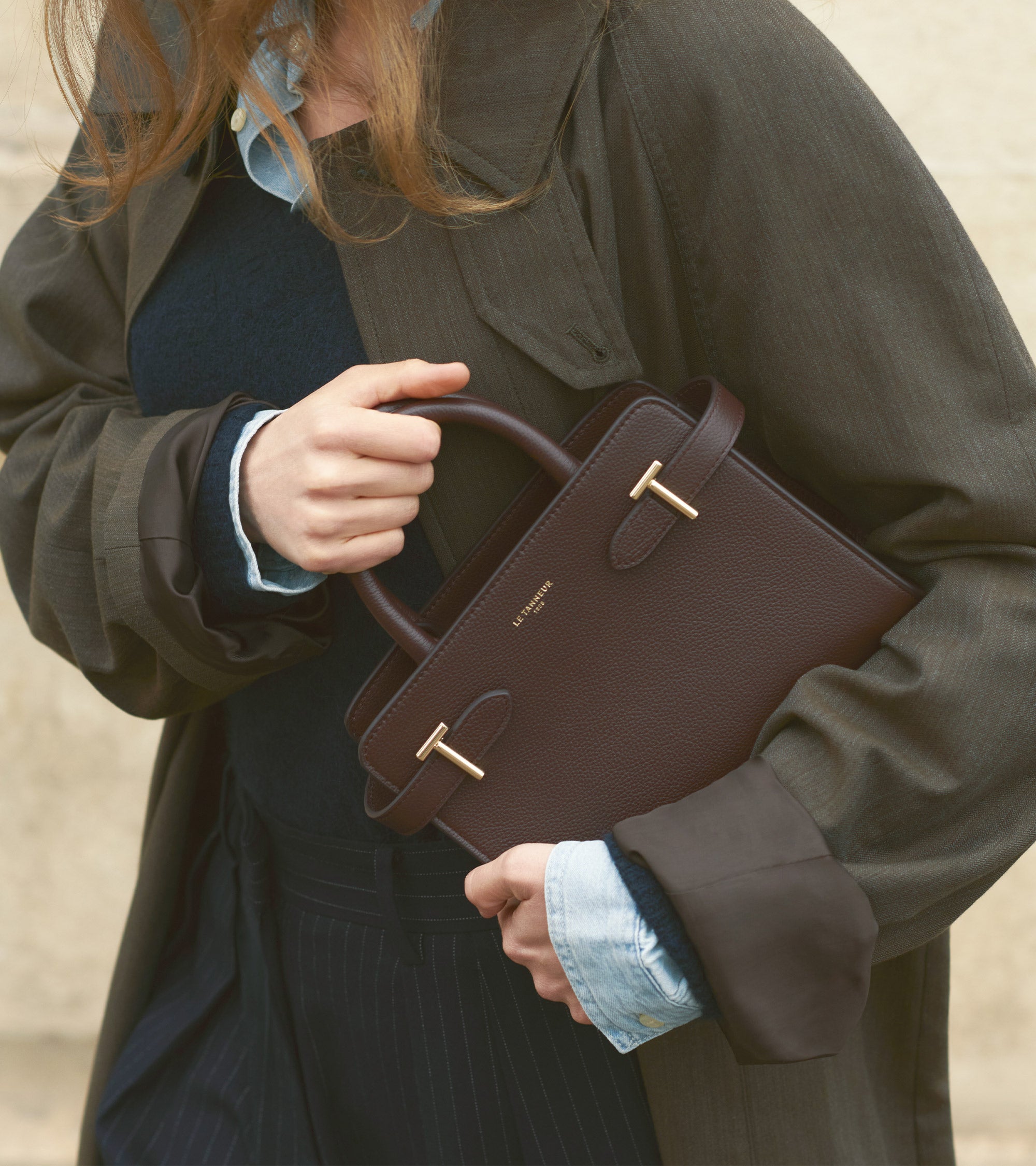 Kleine Handtasche Emilie aus genarbtem Leder mit Trageriemen