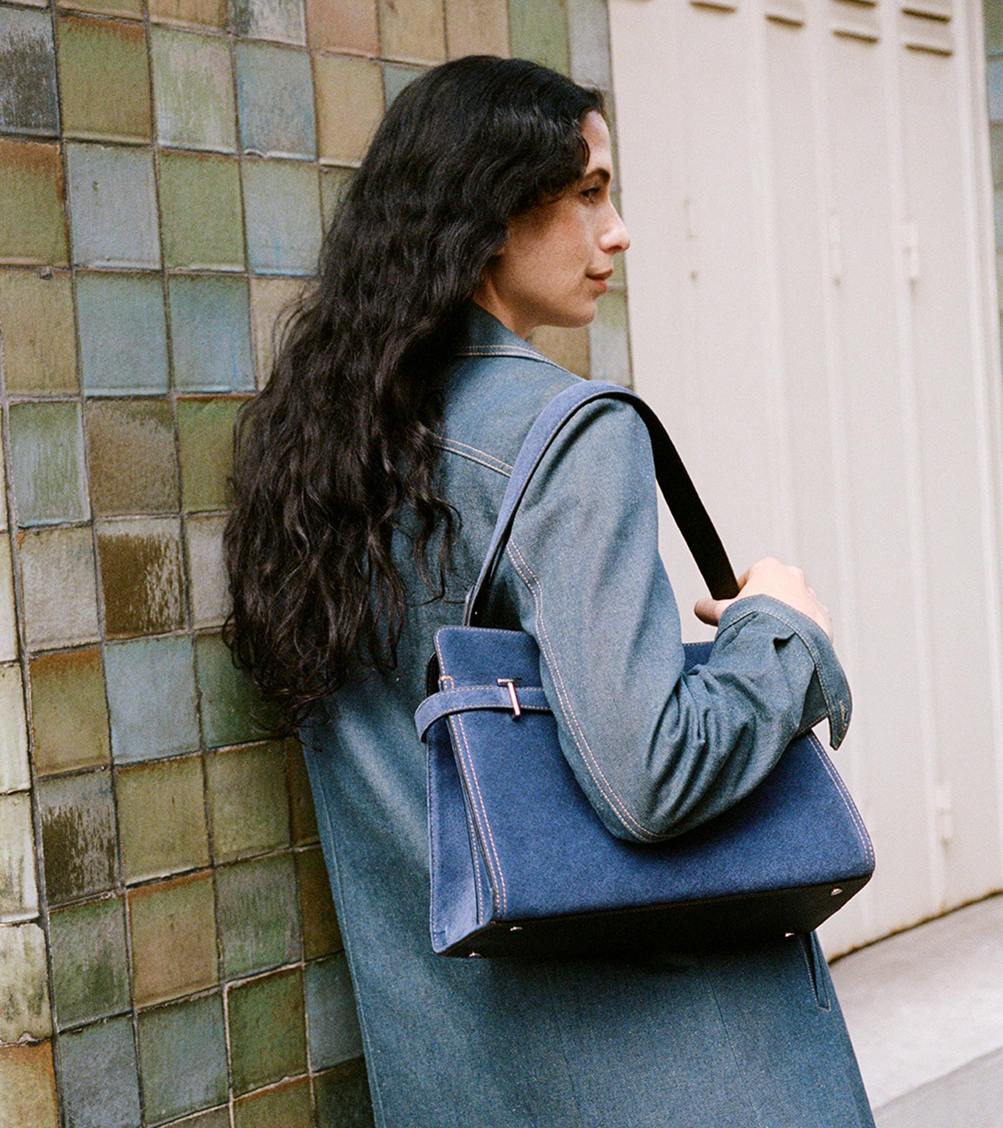 Sac porté épaule grand modèle Emie en cuir suède effet denim