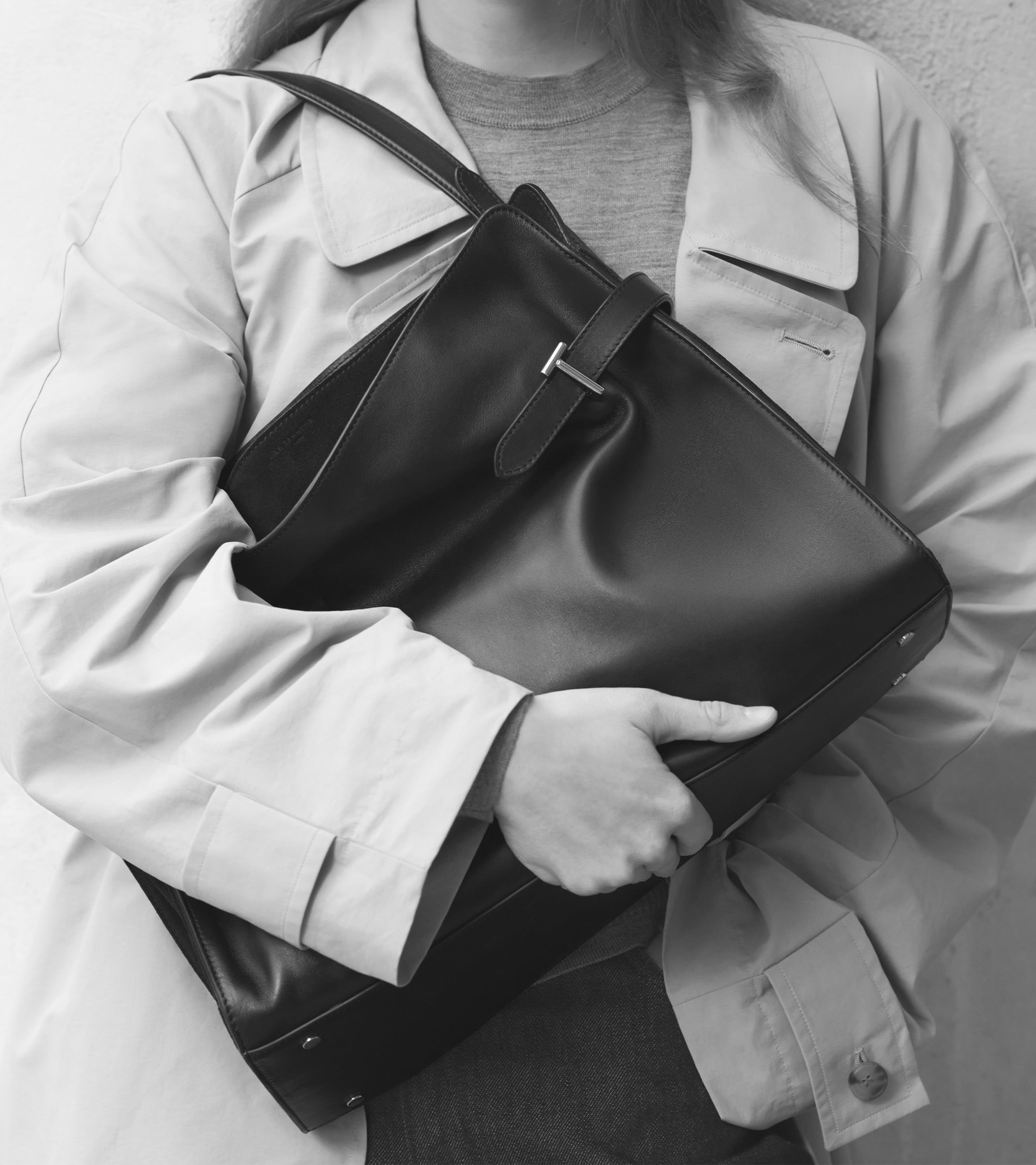 Schultertasche Maxi-Modell Emie aus glattem Leder und Nubukleder