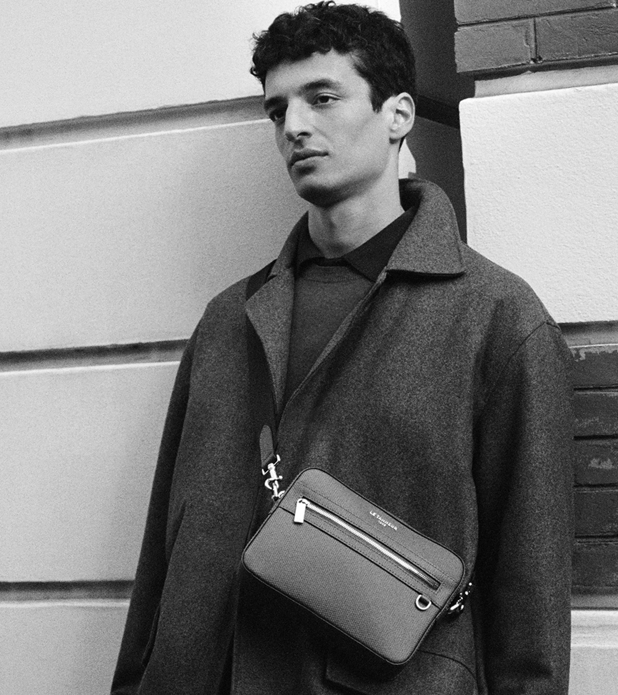 Petite sacoche Emile en cuir signature T