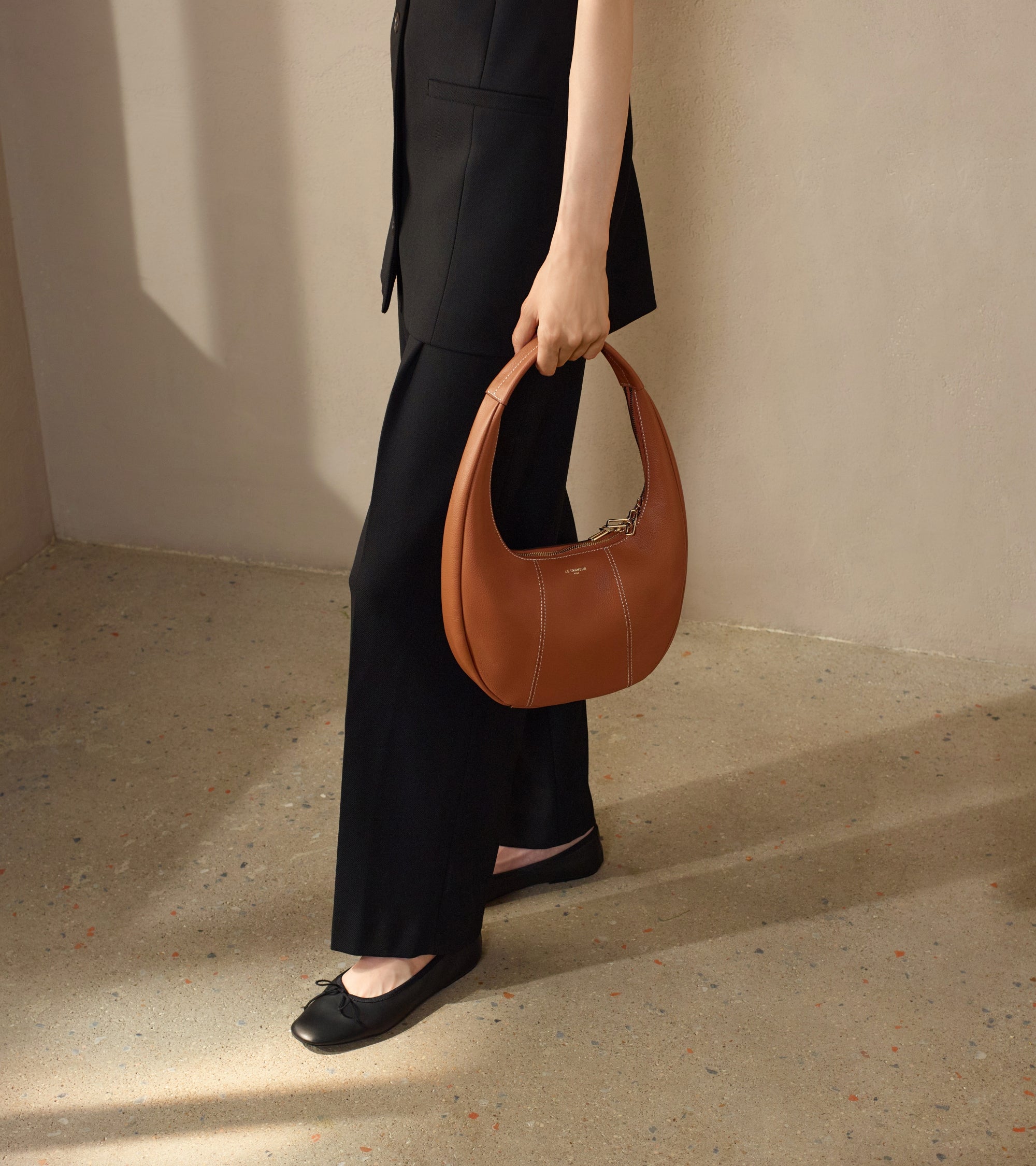 Bolso hobo mediano modelo Juliette de cuero granulado