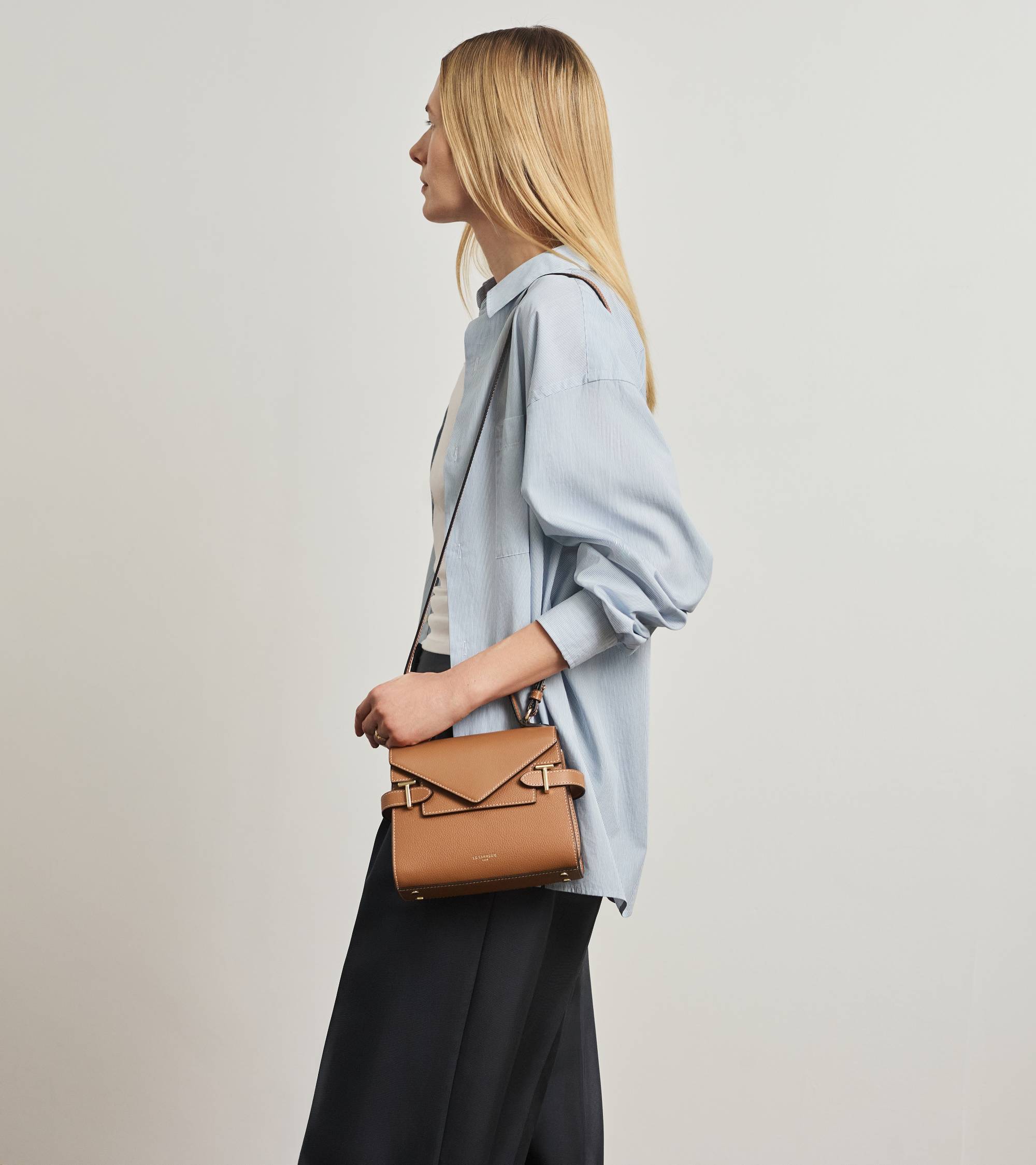 Kleine Handtasche Emilie aus genarbtem Leder mit Doppelklappe