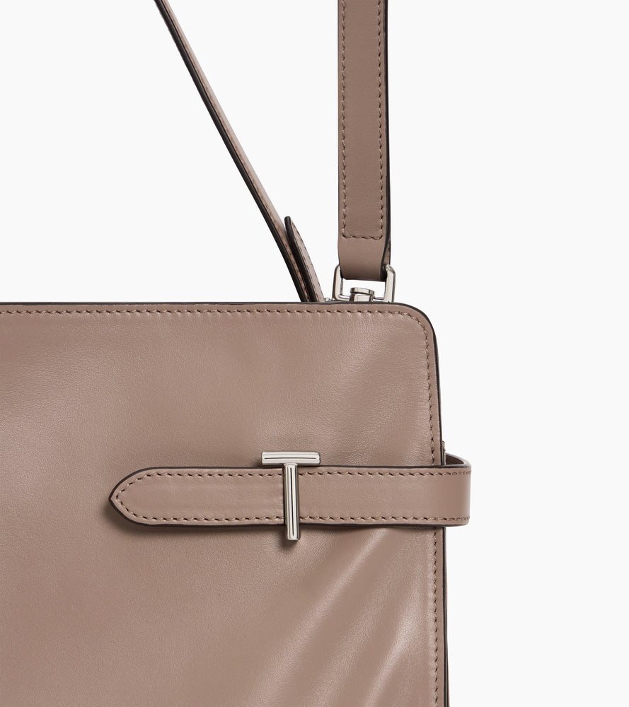 Bolsa de hombro grande modelo Emie en cuero liso y nobuk
