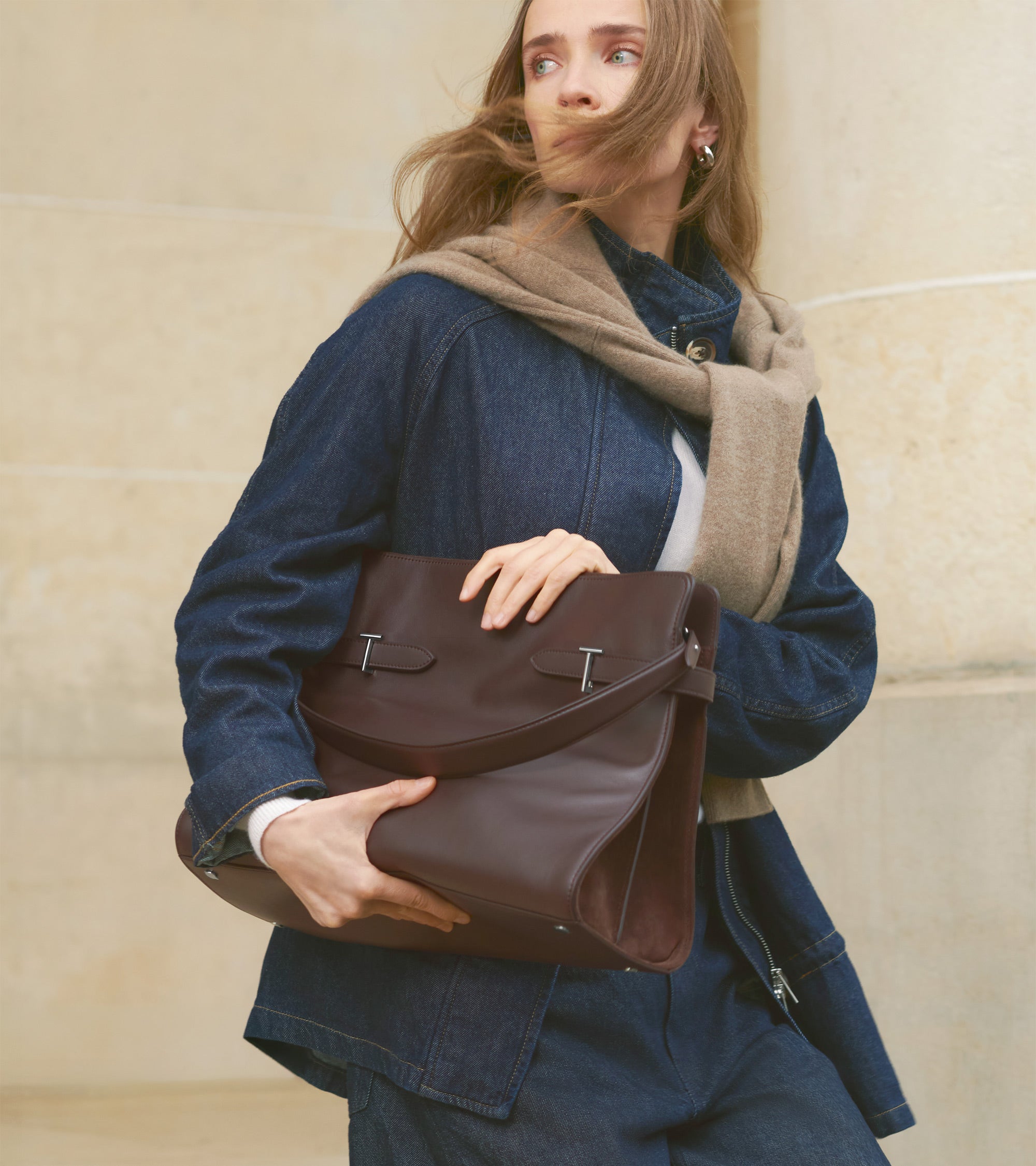Maxi-Handtasche Emie aus Glatt- und Nubukleder