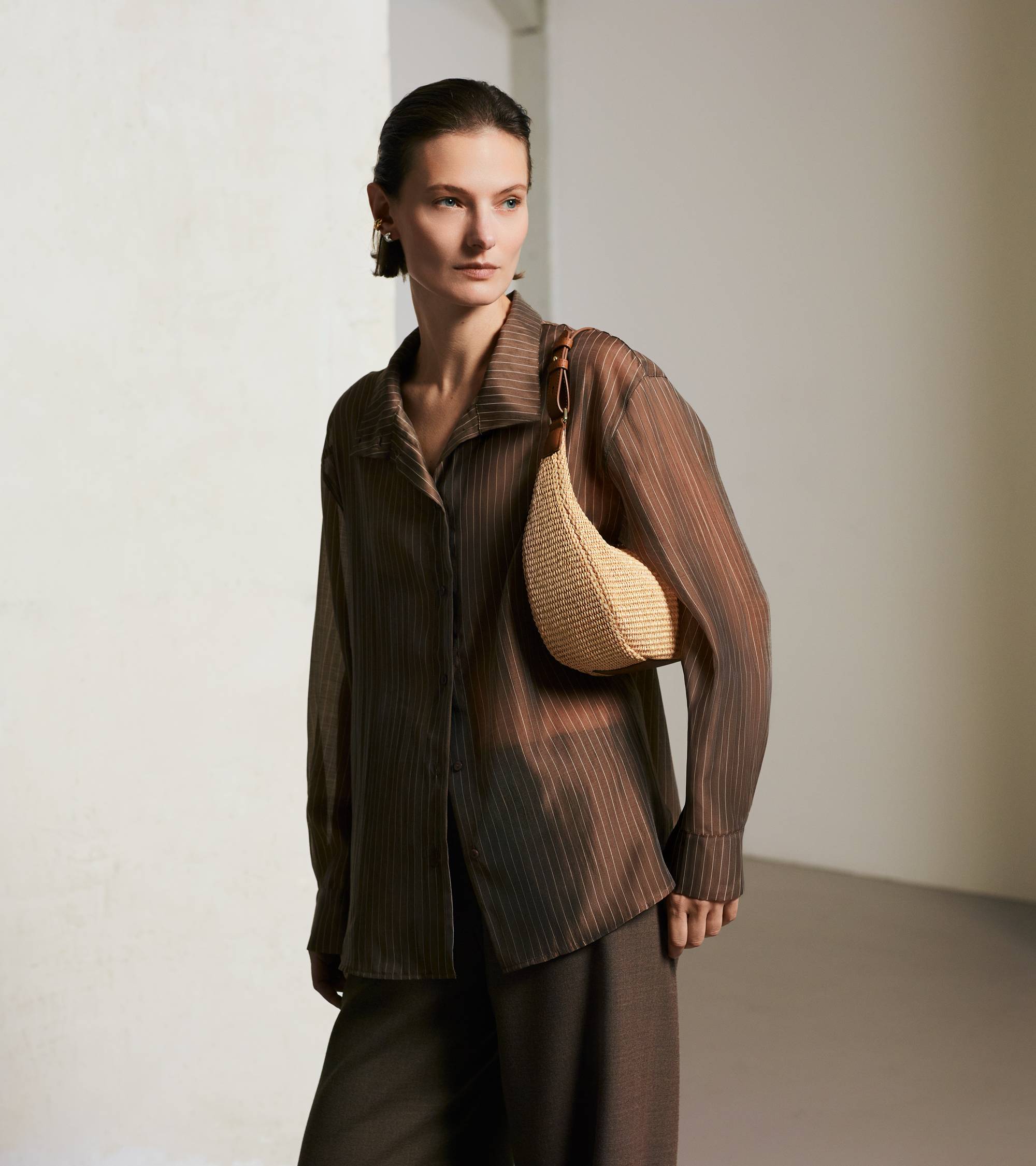 Kleine Hobo-Tasche Juliette aus Glattleder in Raffia-Optik