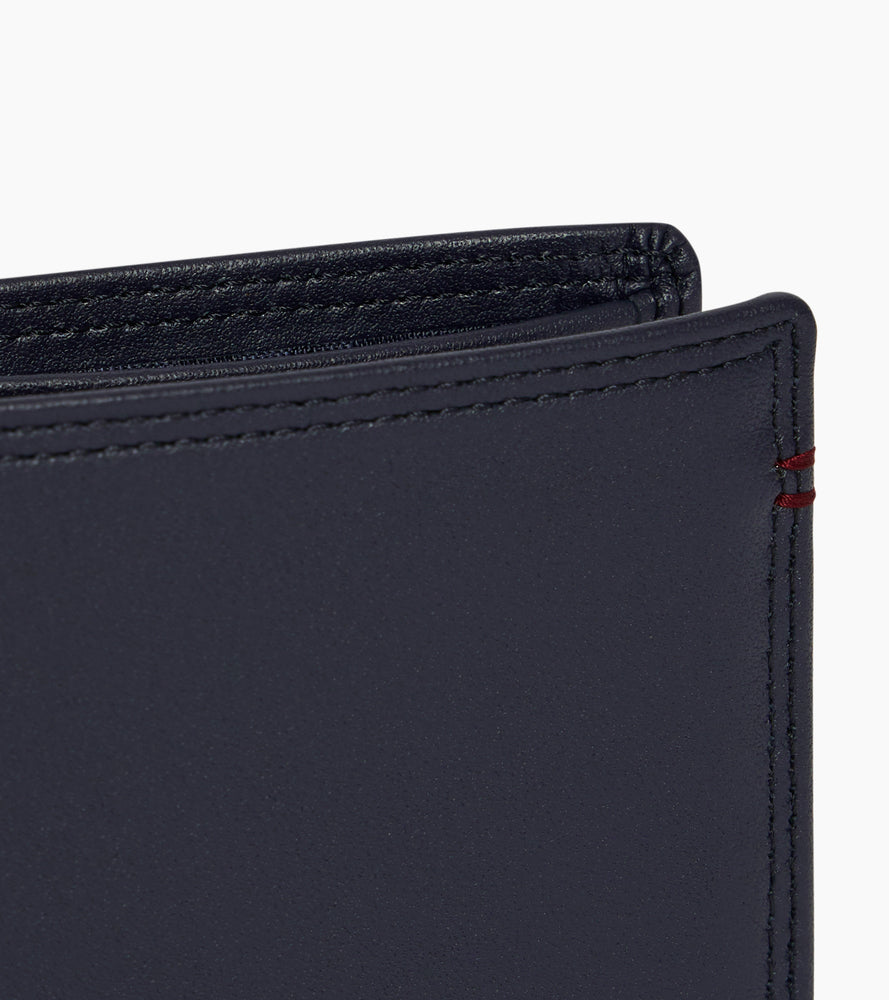cartera con solapa de 2 secciones de piel lisa
