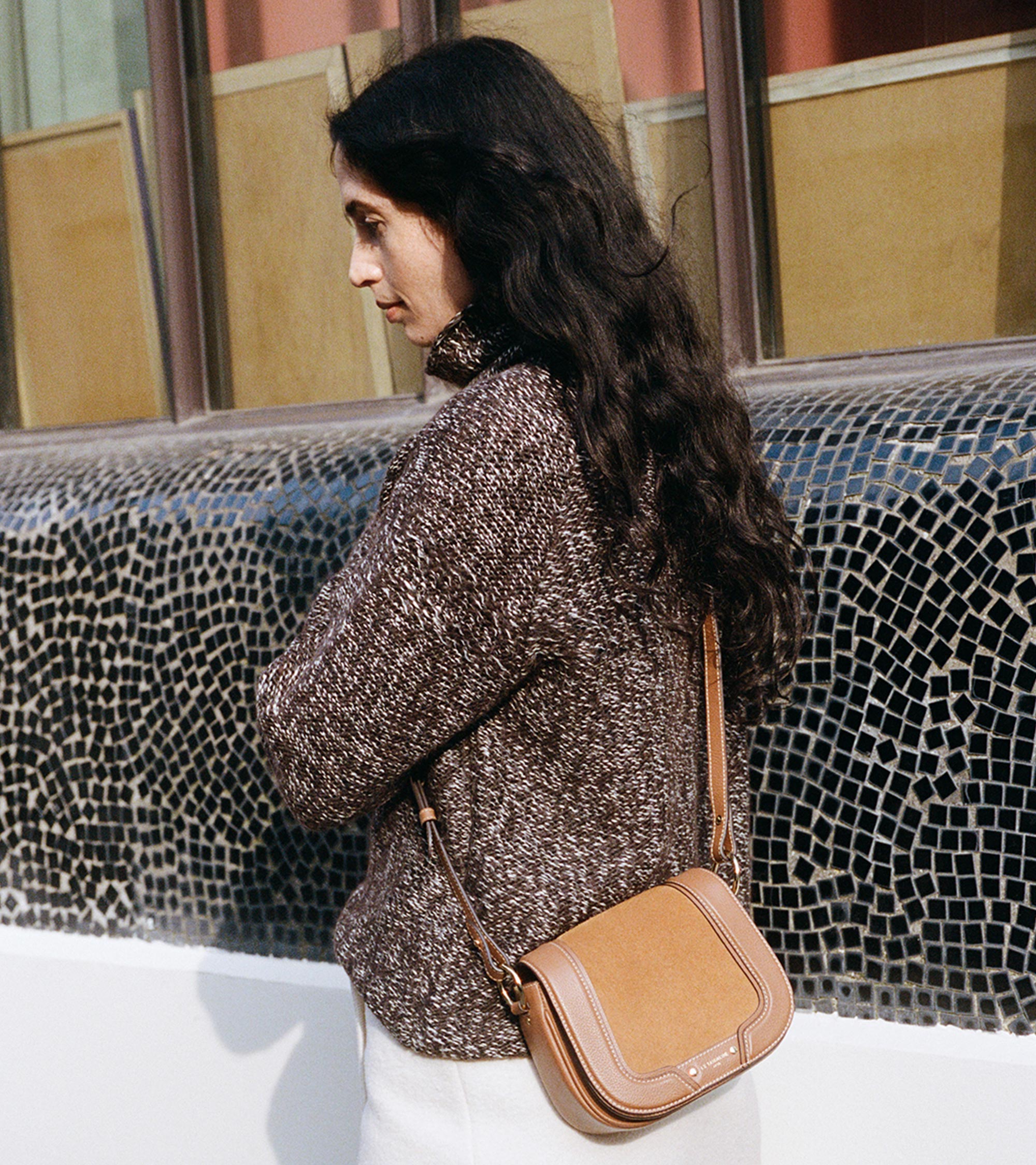 Bolso bandolera pequeño Ella de piel texturizada y nobuk