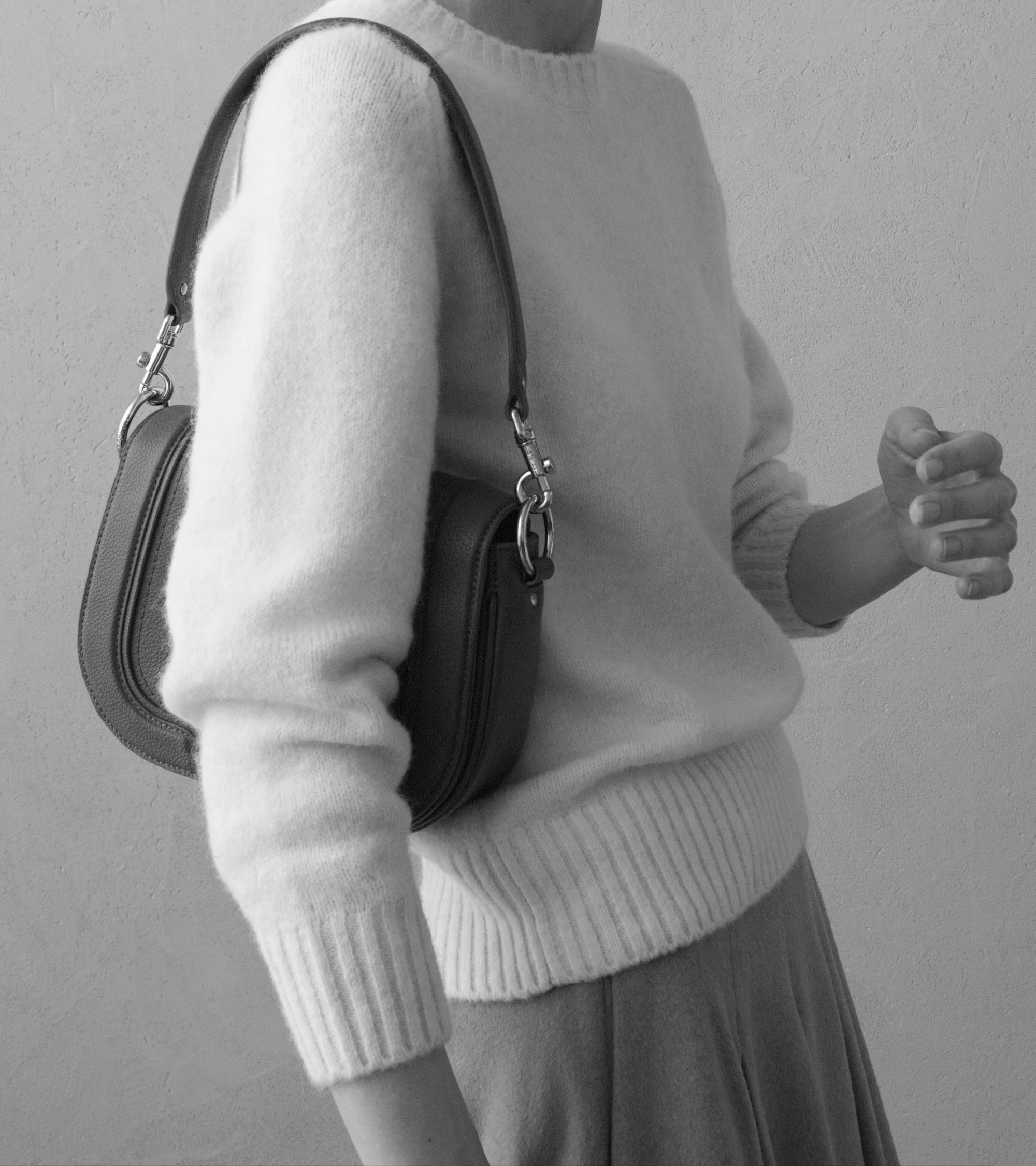 Bolso bandolera mediano modelo Ella de cuero granulado