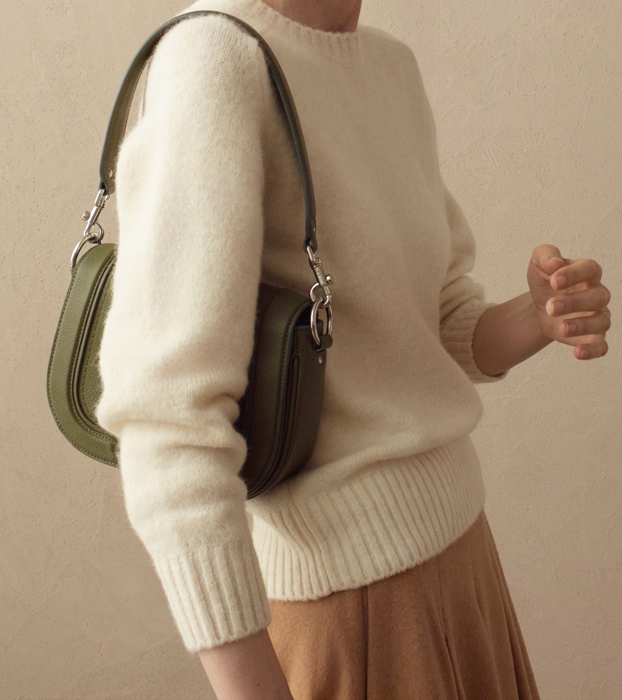 Bolso bandolera mediano modelo Ella de cuero granulado