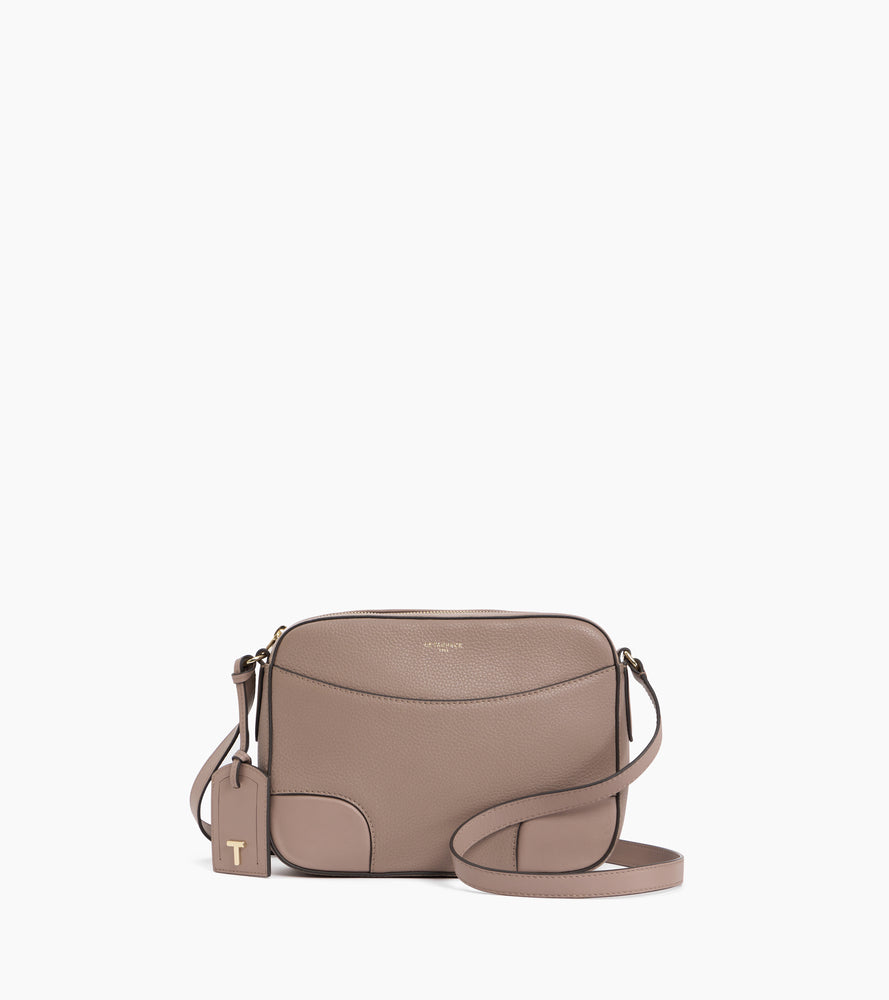 Bolso bandolero mediano Romy de cuero texturizado y liso