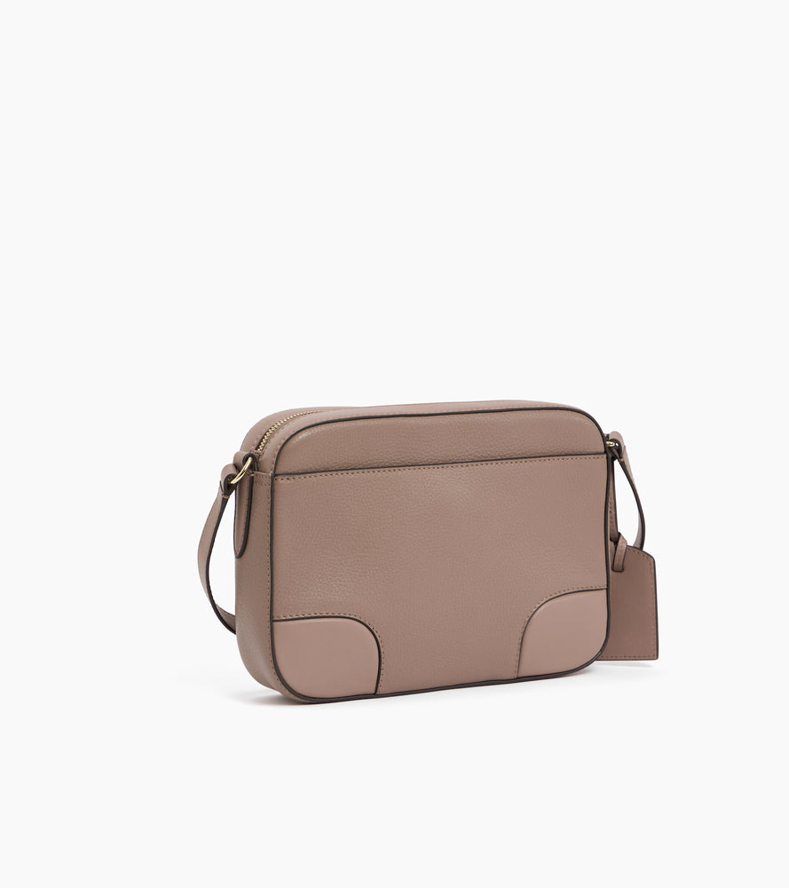 Bolso bandolero mediano Romy de cuero texturizado y liso